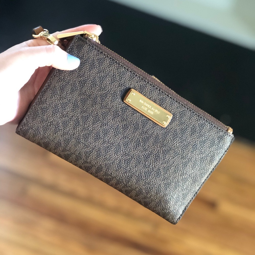 NWOT Michaela Kors Wallet